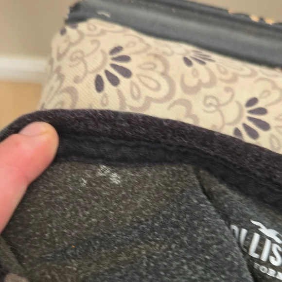 Hollister Men's Camouflage Tee - Black and Tan - Picture 7 of 7